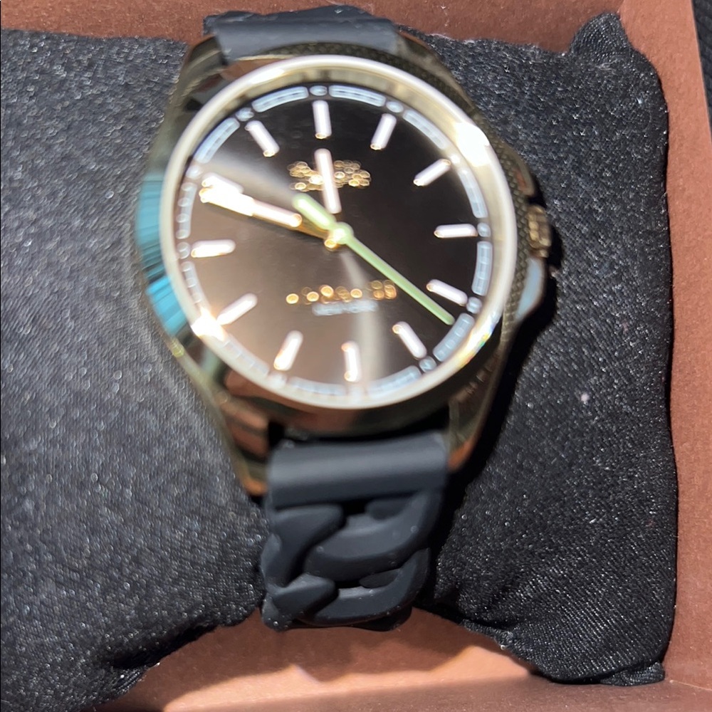 Gold and Black Watch - Picture 5 of 6